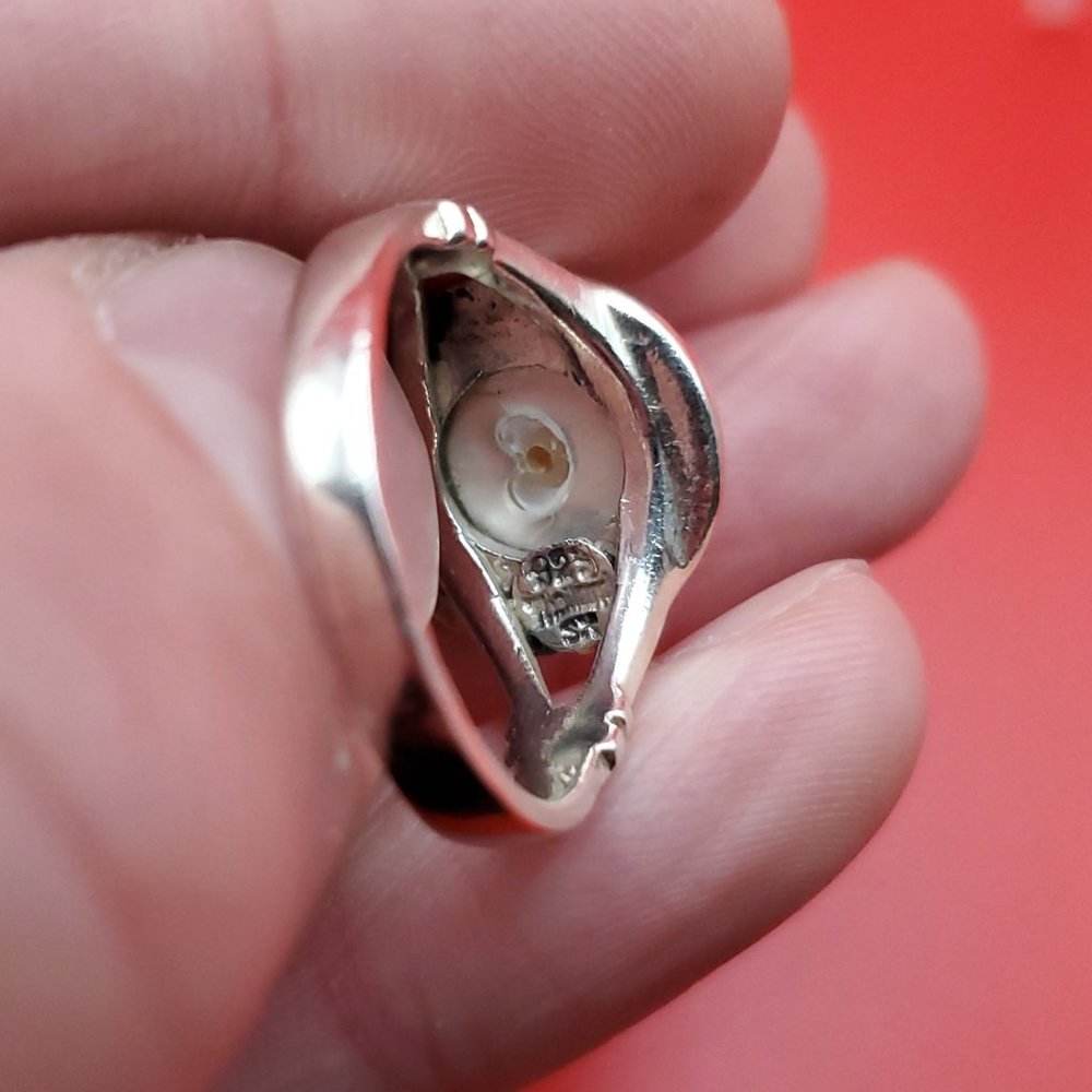 Size 7.75 925 Sterling Silver Worn Faux Pearl Solid Ring - Picture 4 of 7
